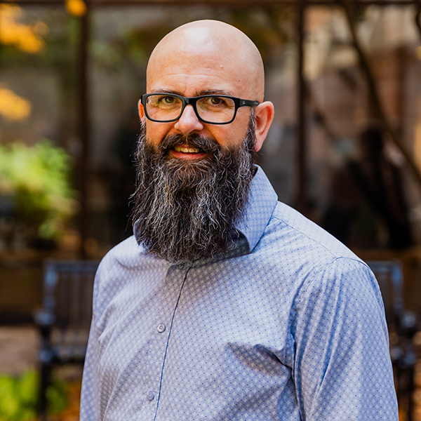 Steve MacNeil honoured for transformational teaching practices with 3M National Teaching Fellowship.